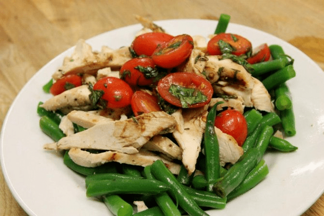 salad gà trong chế độ ăn kiêng protein