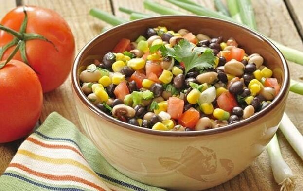Salad rau củ ăn kiêng có thể đưa vào thực đơn khi giảm cân với chế độ dinh dưỡng phù hợp