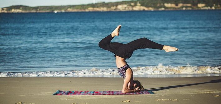 yoga ngoài trời để giảm cân